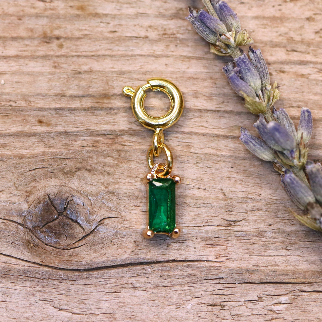 Kettingbedel met verguld slot - groene facet