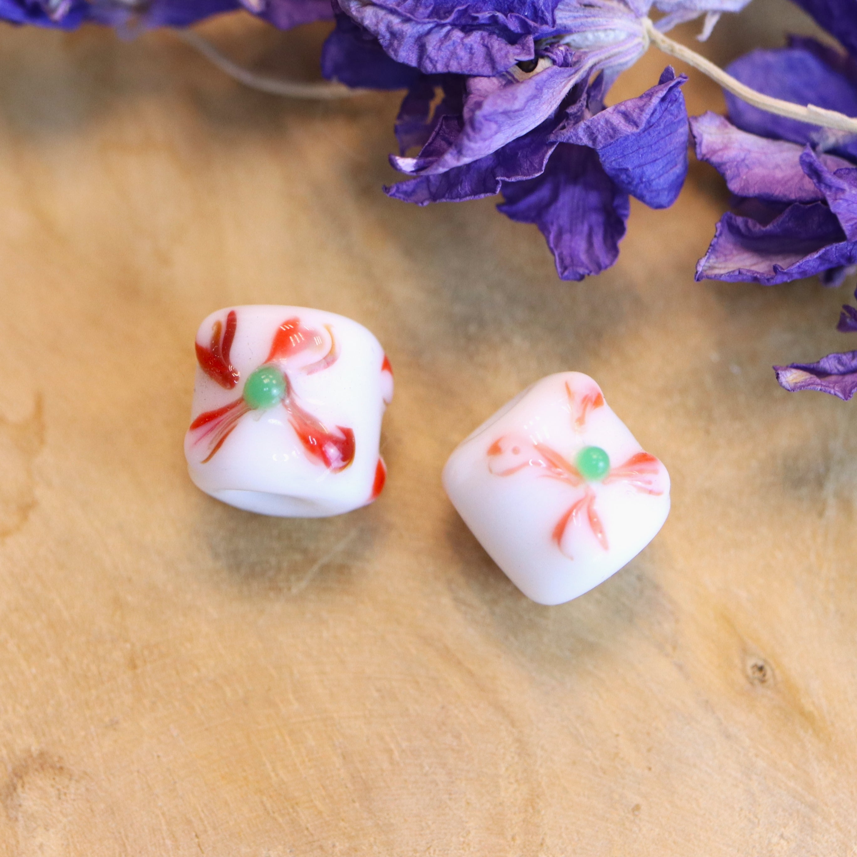 Bead red - ceramic white with red flower