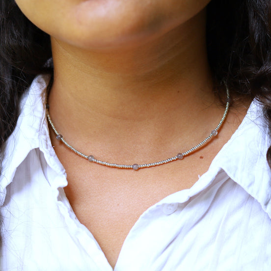 Zilveren kralenketting - labradoriet