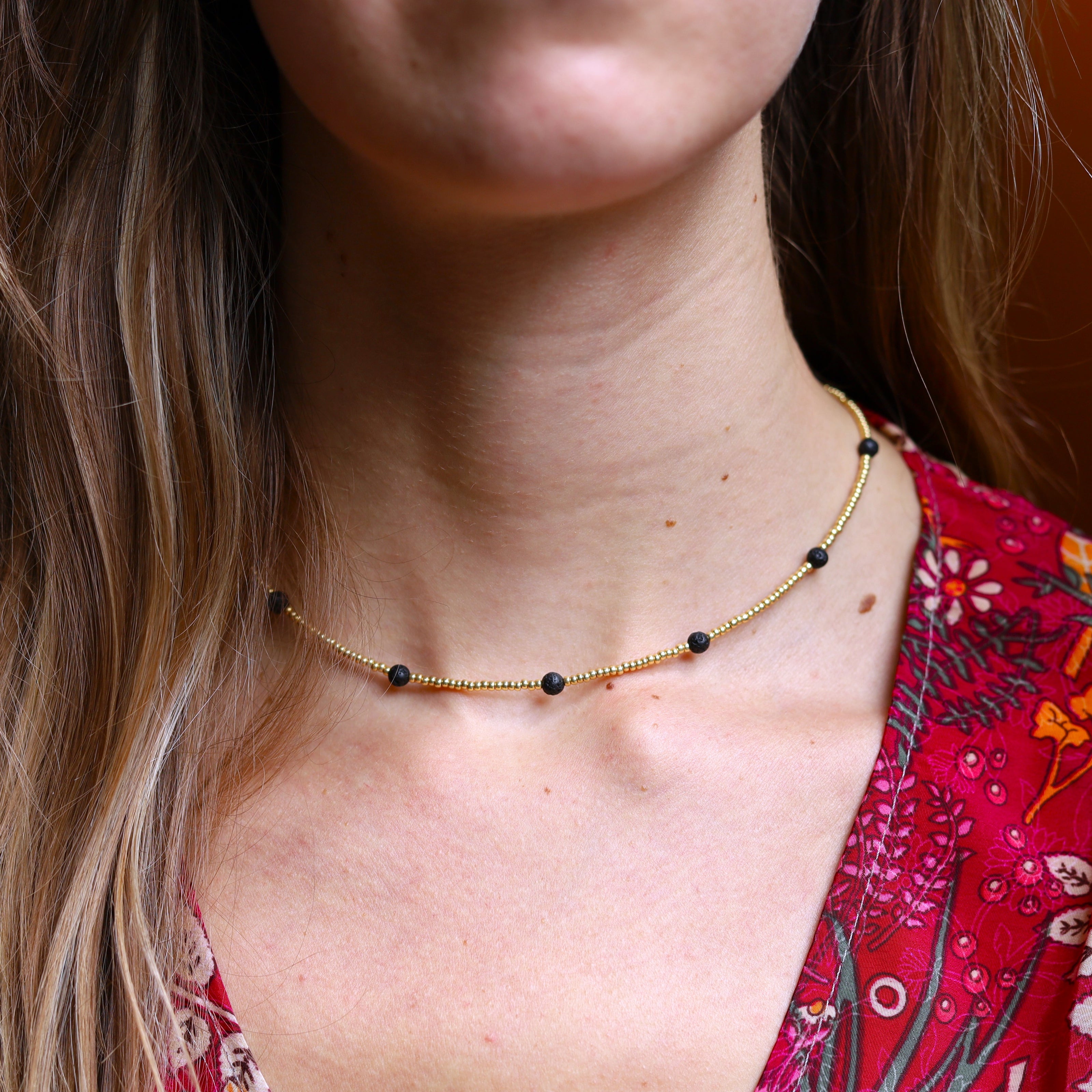 Gouden kralenketting - lavasteen