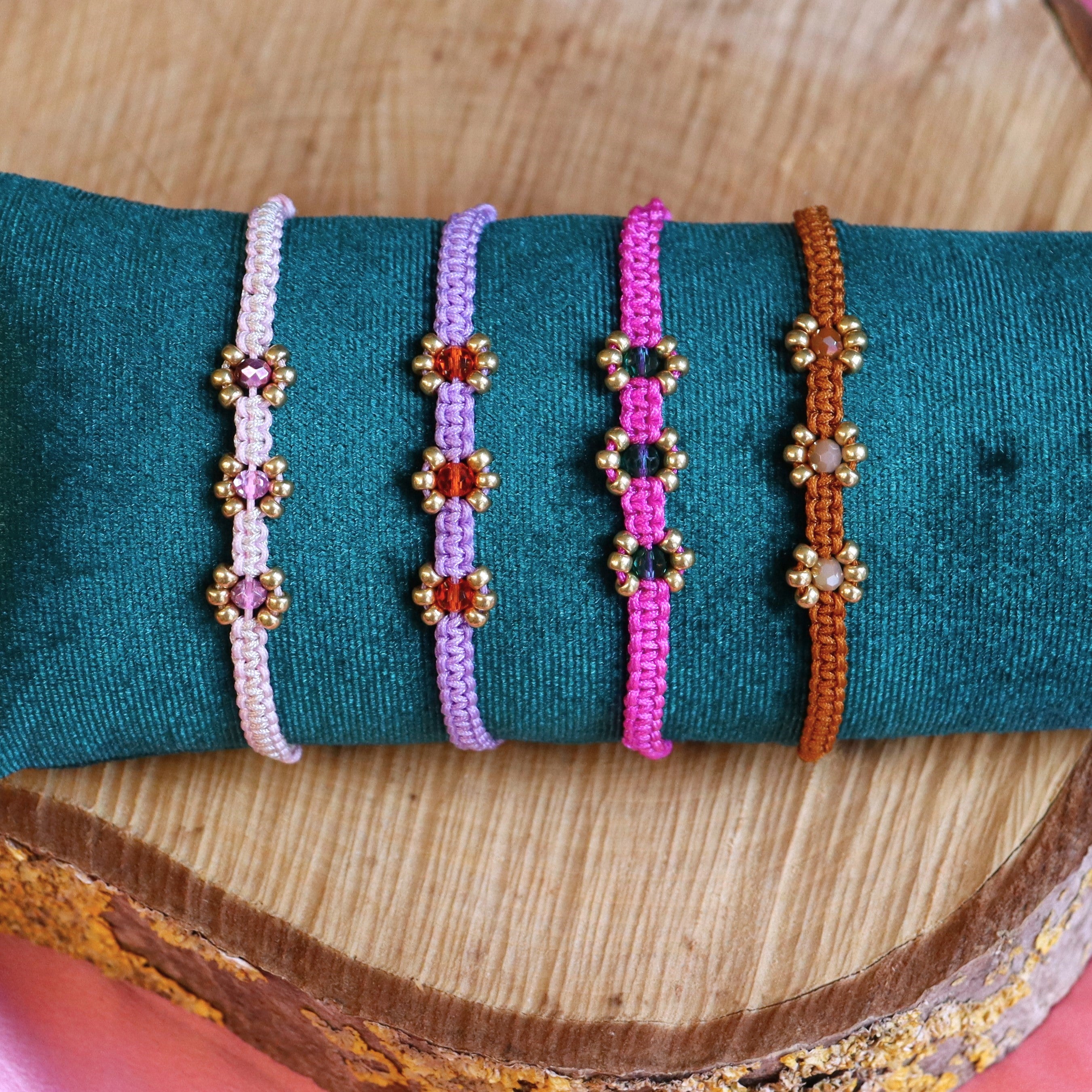 Knotted bracelet with flowers - brown
