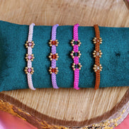 Knotted bracelet with flowers - purple