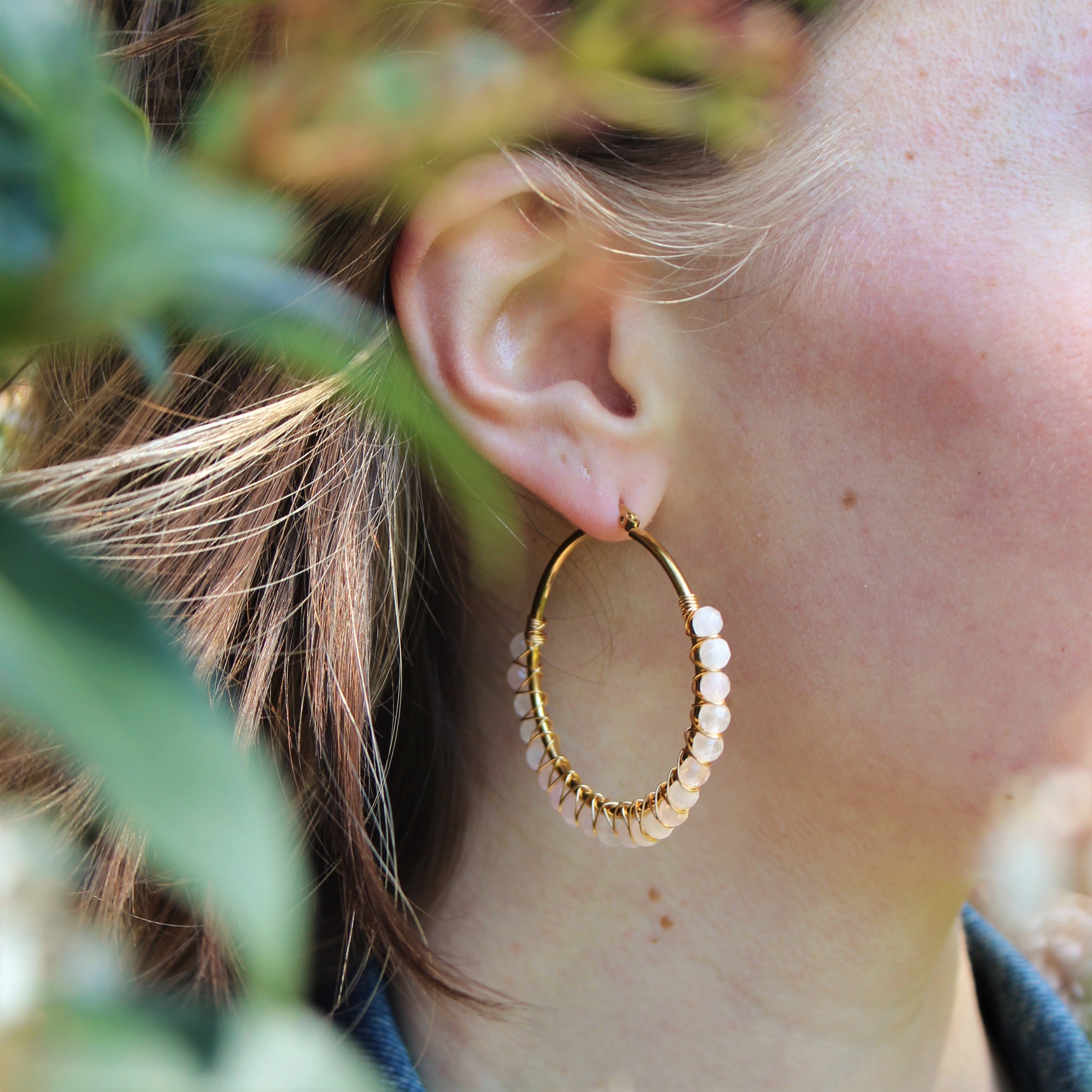 Statement earrings with rose quartz gold