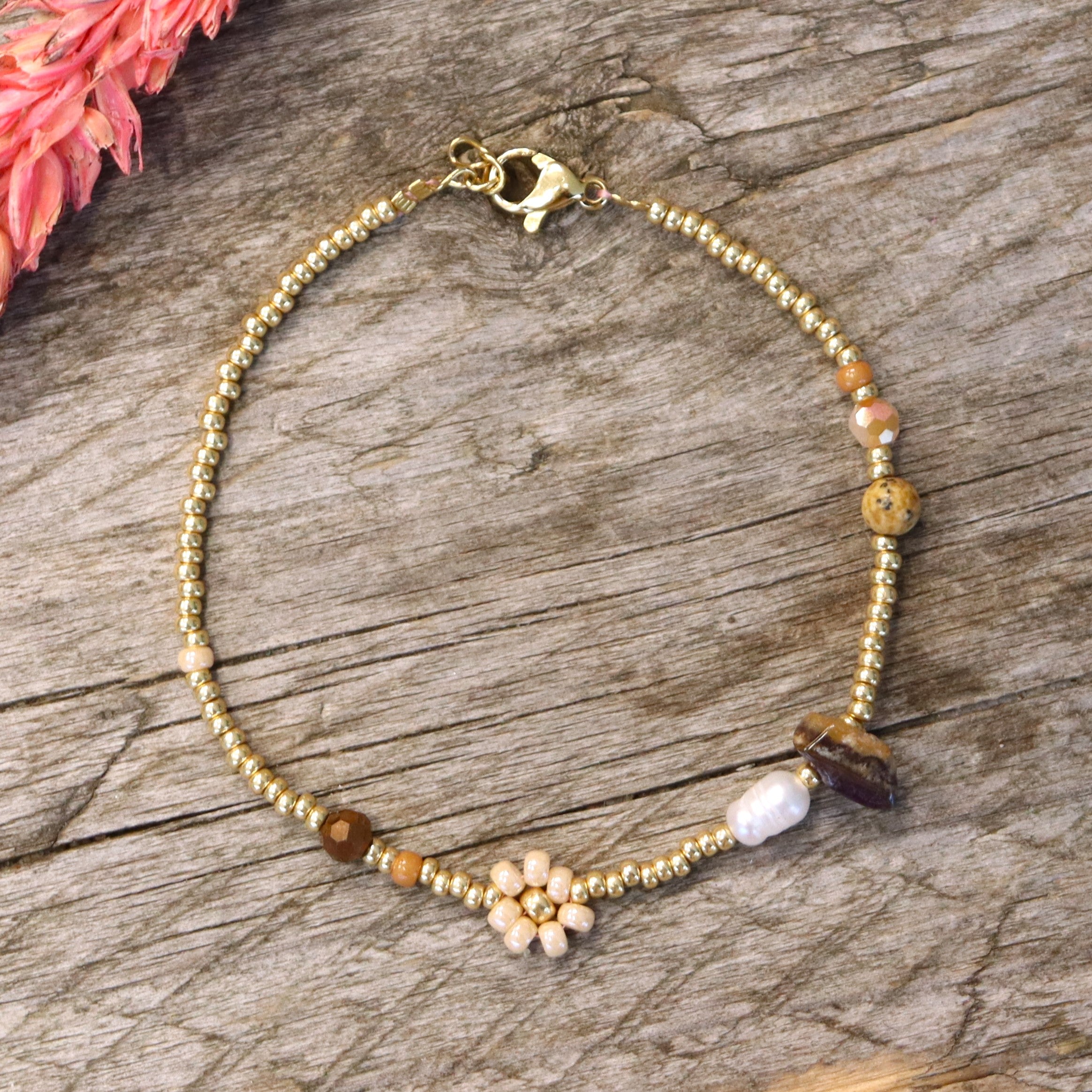 Miyuki bracelet gold with cream flower
