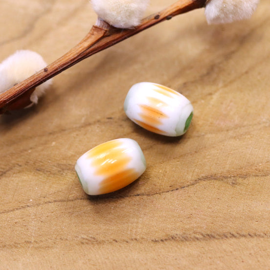 Kraal wit - glaskraal tube met oranje strepen