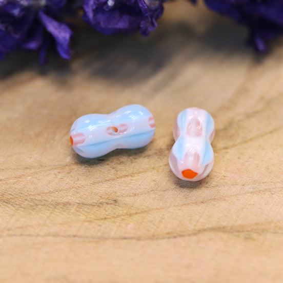Perle blau - Glasperlenröhrchen mit oranger Blume