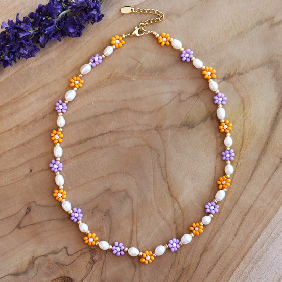 Perlenkette - lila und orange Miyuki-Blüten mit Süßwasserperlen