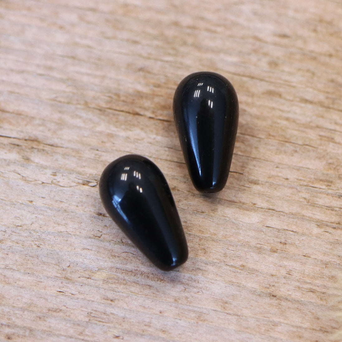 Bead black - drop shape