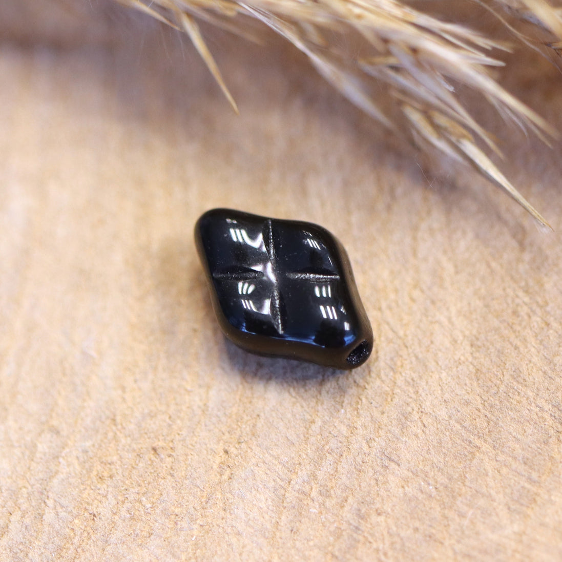 Bead black - diamond with cross stripes