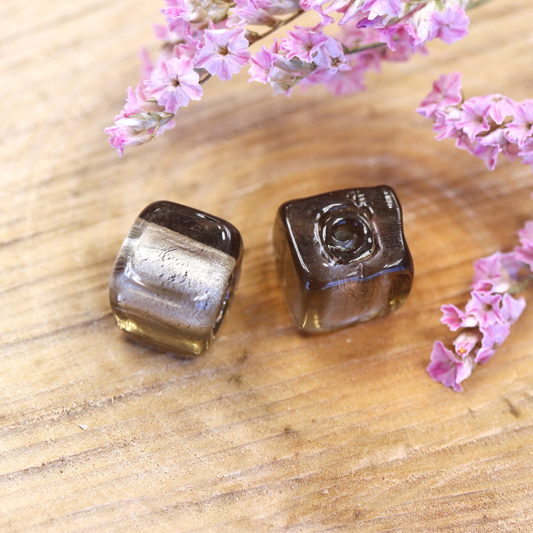 Bead gray - glass bead large cube