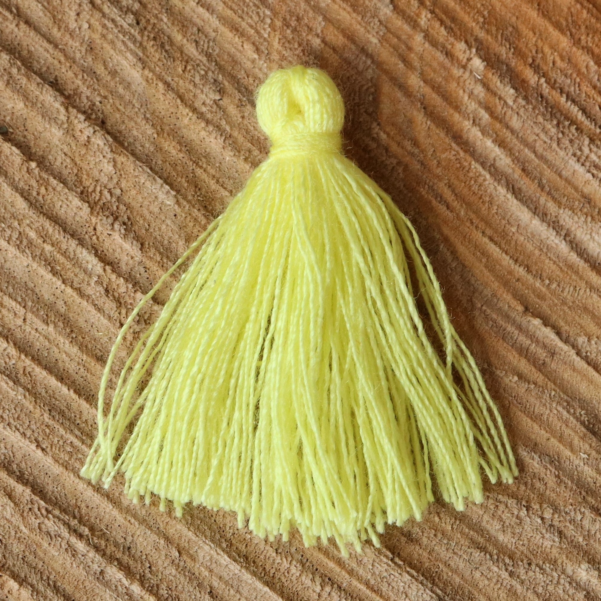 Satin tassel 30 mm lemon ice