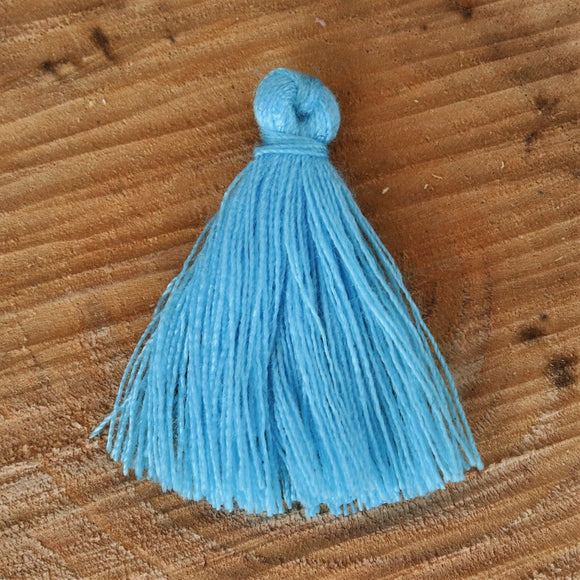 Satijnen kwastje 30 mm lichtblauw