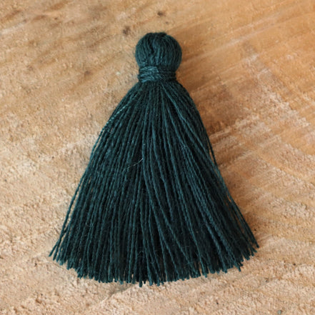 Satin tassel 30 mm dark green