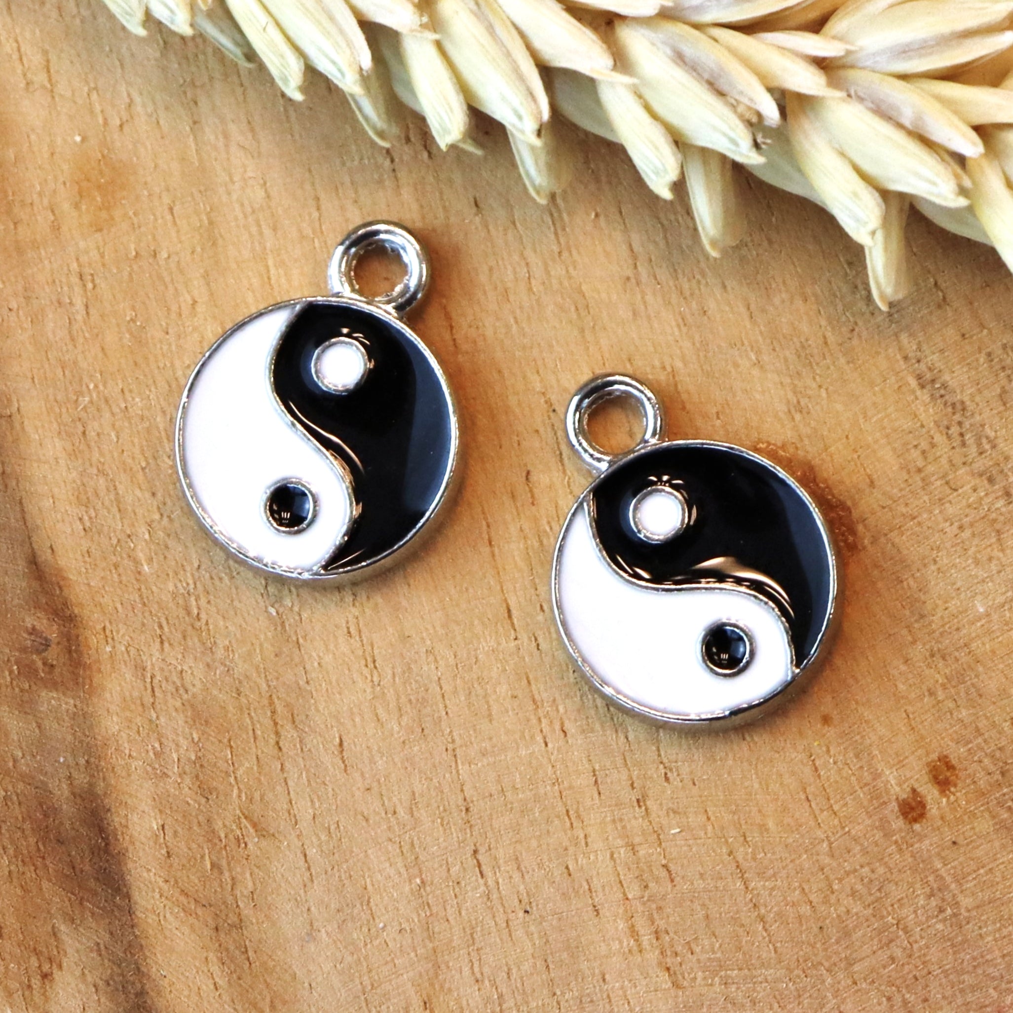 Enamel charm - Yin Yang silver