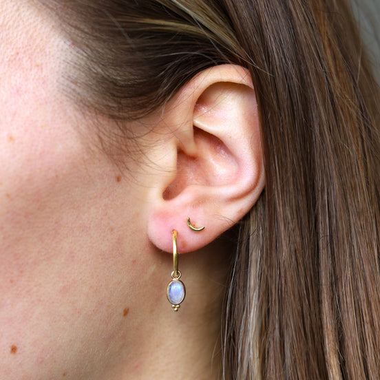 Gold plated oorsteker met maantje