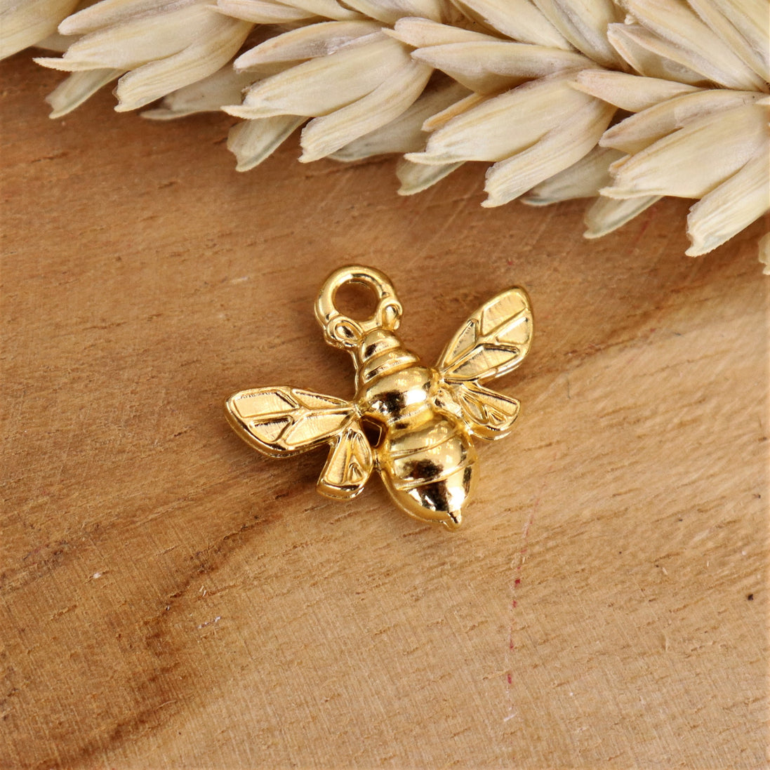 DQ GOLD bee charm
