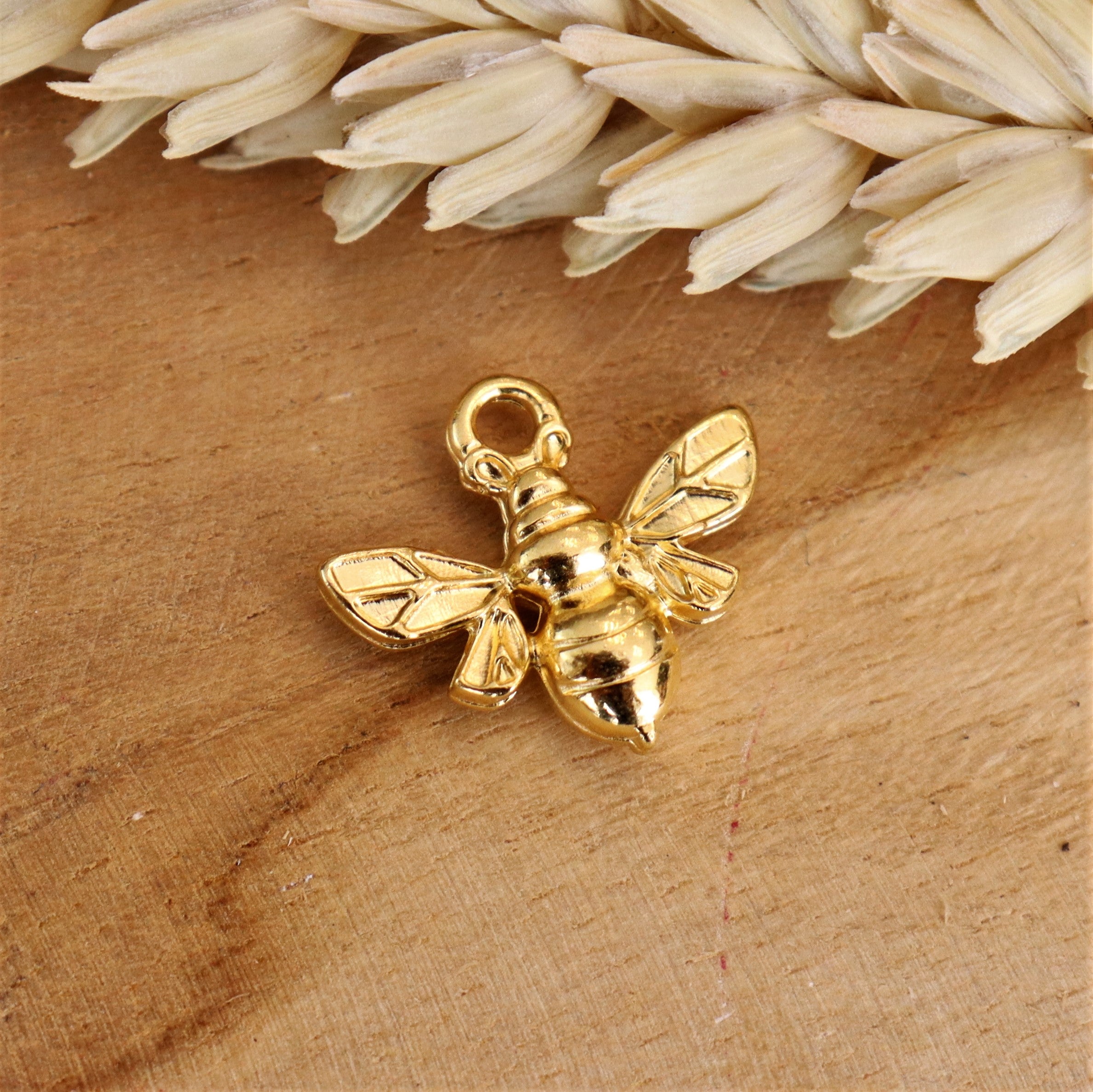 DQ GOLD bee charm
