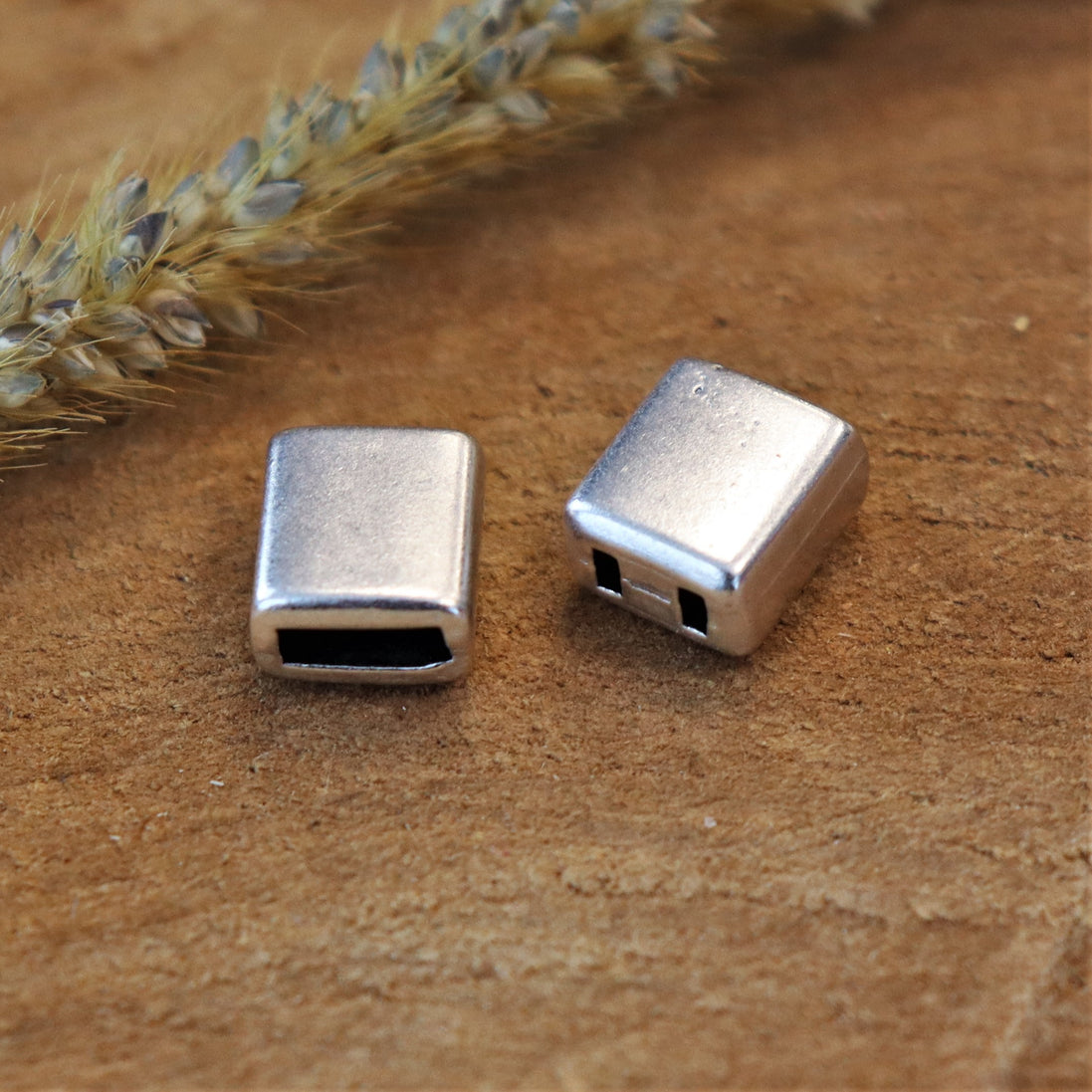 End cap DQ silver with 2 holes