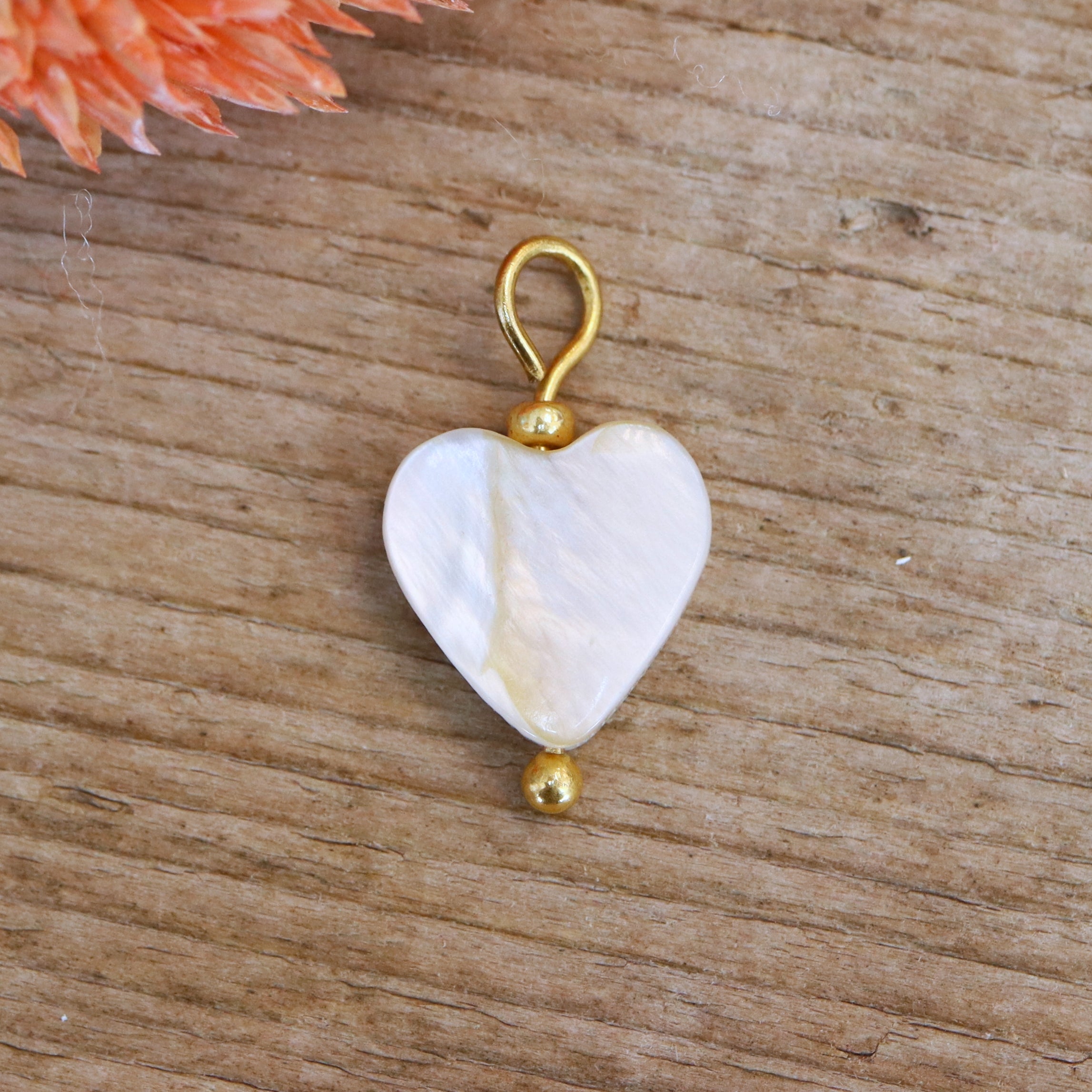 Earring charm trochus shell heart - gold