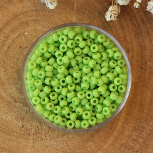 MR8-416 Opaque chartreuse 10 gram
