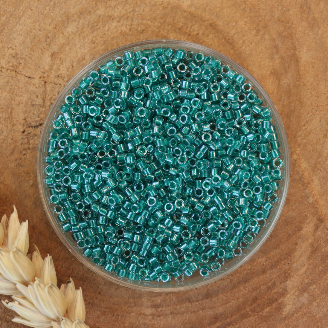 DB-918 Sparkling teal lined crystal 5 grams