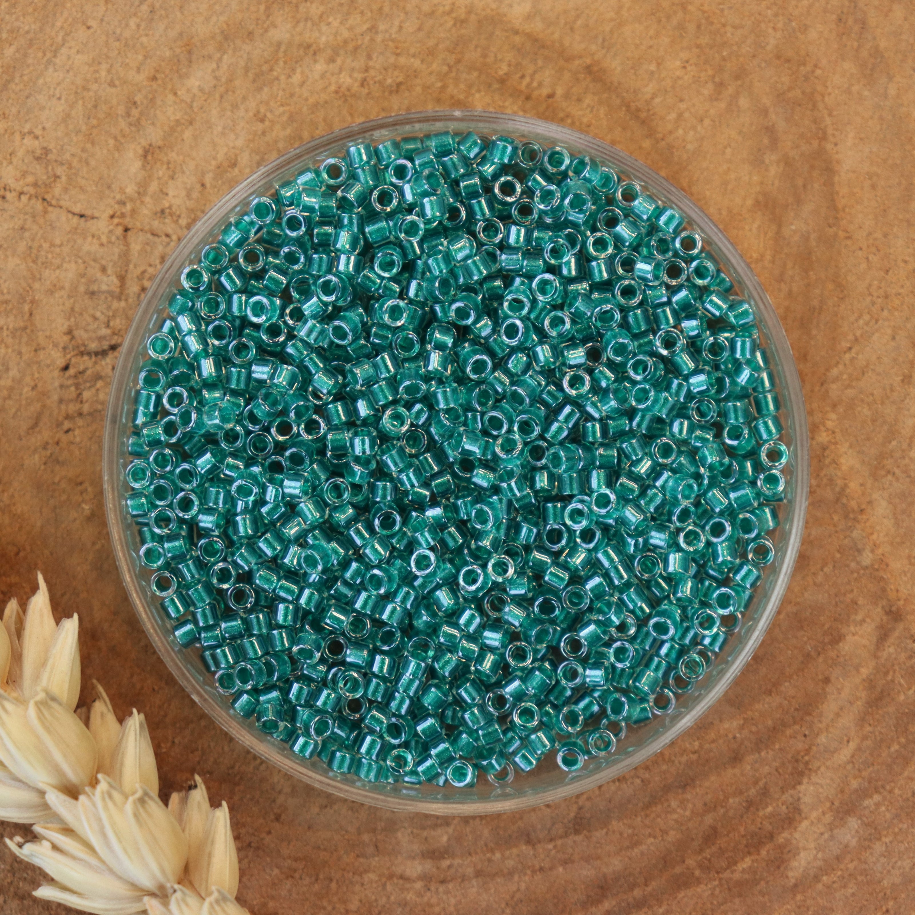 DB-918 Sparkling teal lined crystal 5 grams