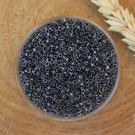 DB-925 Sparkling charcoal lined crystal 5 grams