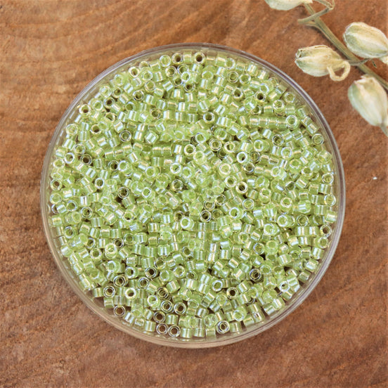DB-903 Funkelnder, mit Peridot ausgekleideter Kristall, 5 Gramm