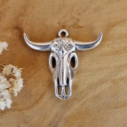 DQ silver charm small bull with print