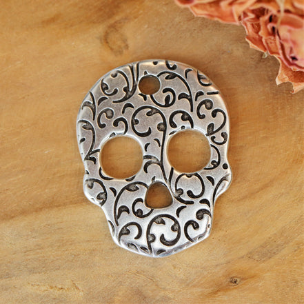 DQ silver pendant graceful skull