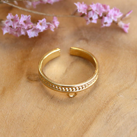 Ring with eyelet and imprint DQ GOLD