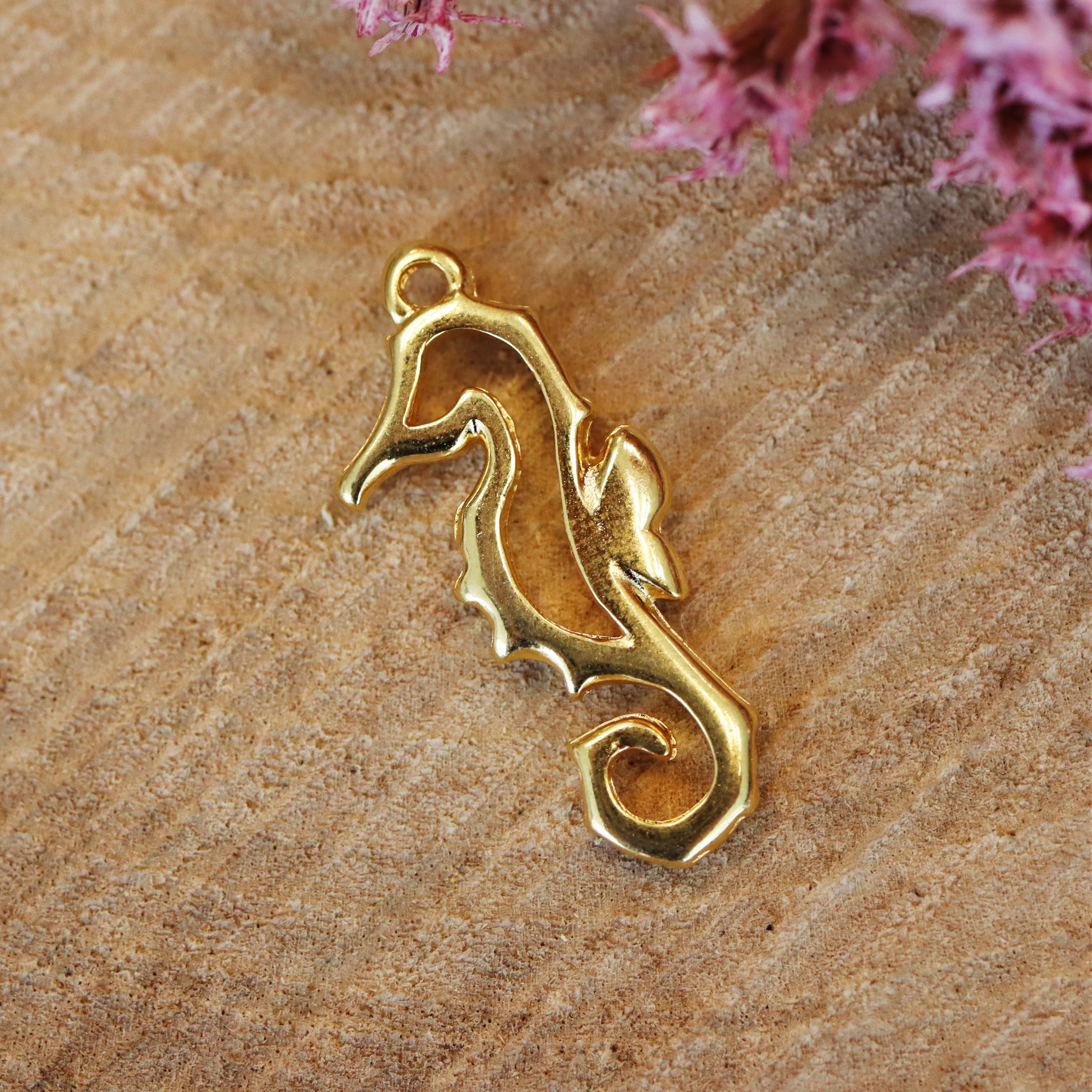 DQ GOLD seahorse charm