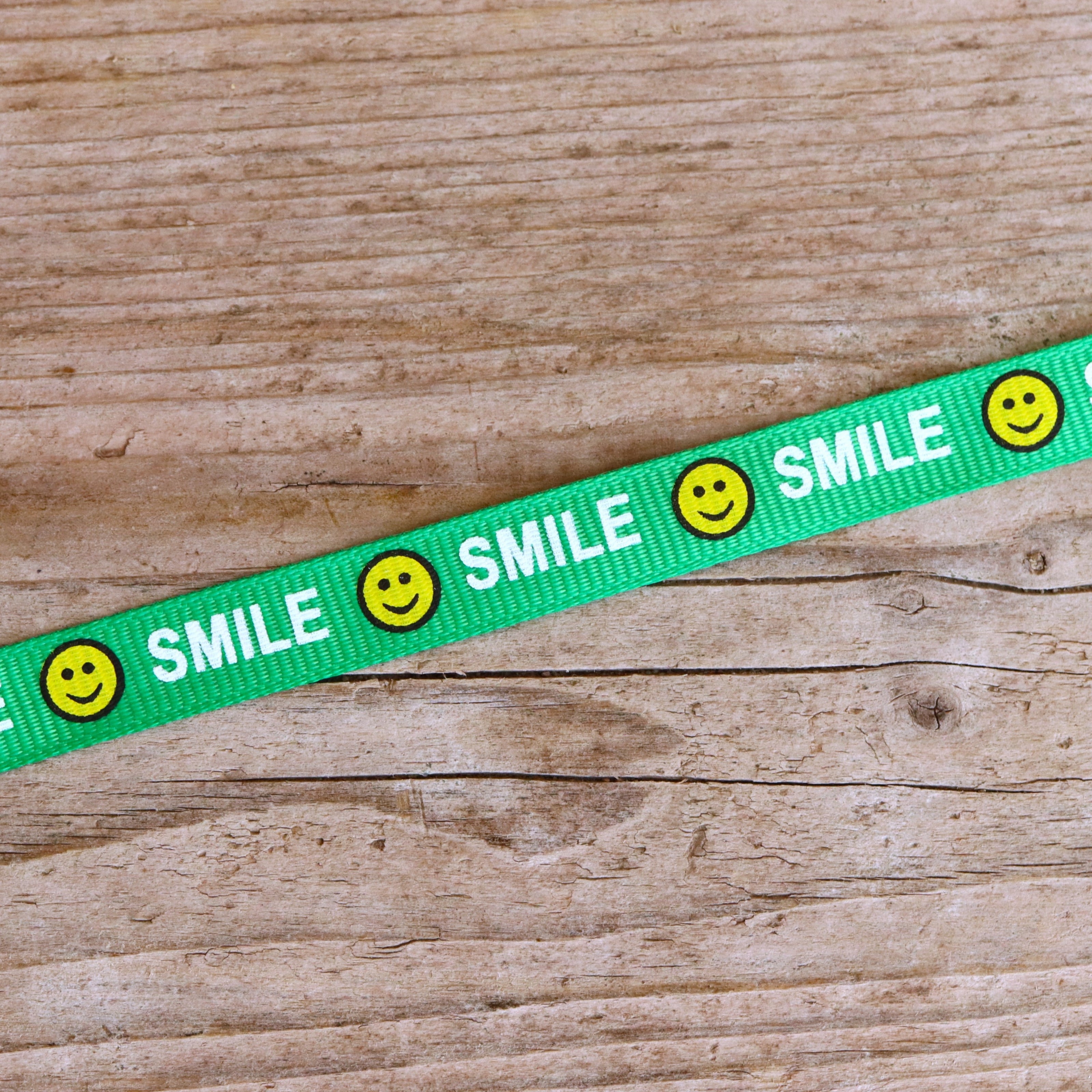 Smiley ribbon - green
