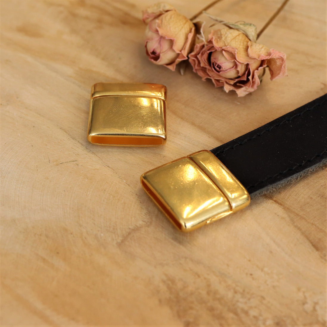 Flat leather 20mm magnetic closure DG GOLD