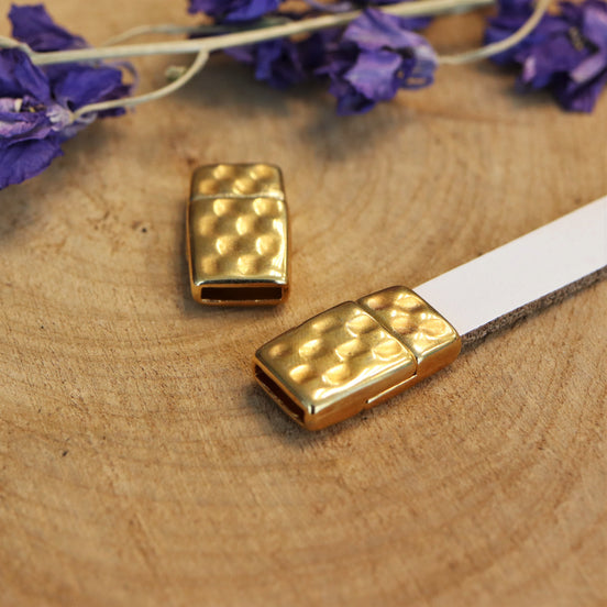 Flaches Leder 10mm Magnetverschluss gehämmert DQ GOLD