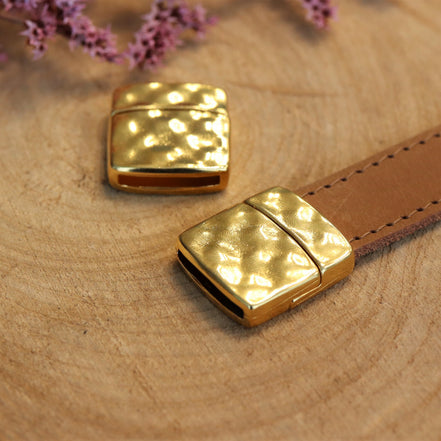 Flat leather 20mm magnetic closure hammered DQ GOLD