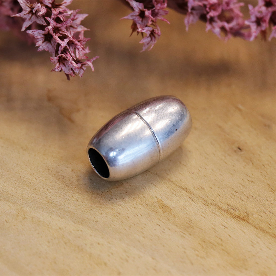 Magnetic closure DQ silver round leather