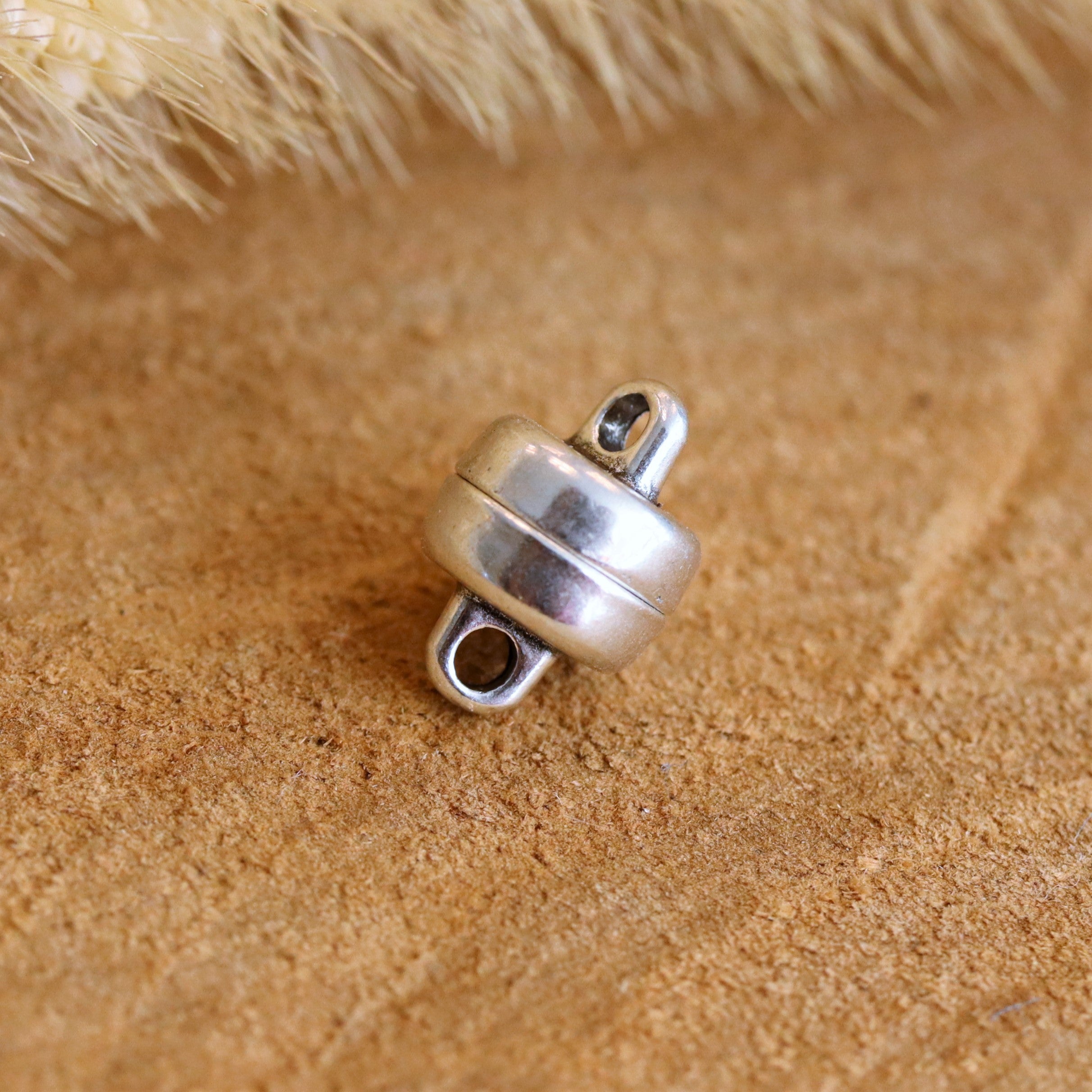 Magnetic closure flat circle DQ silver
