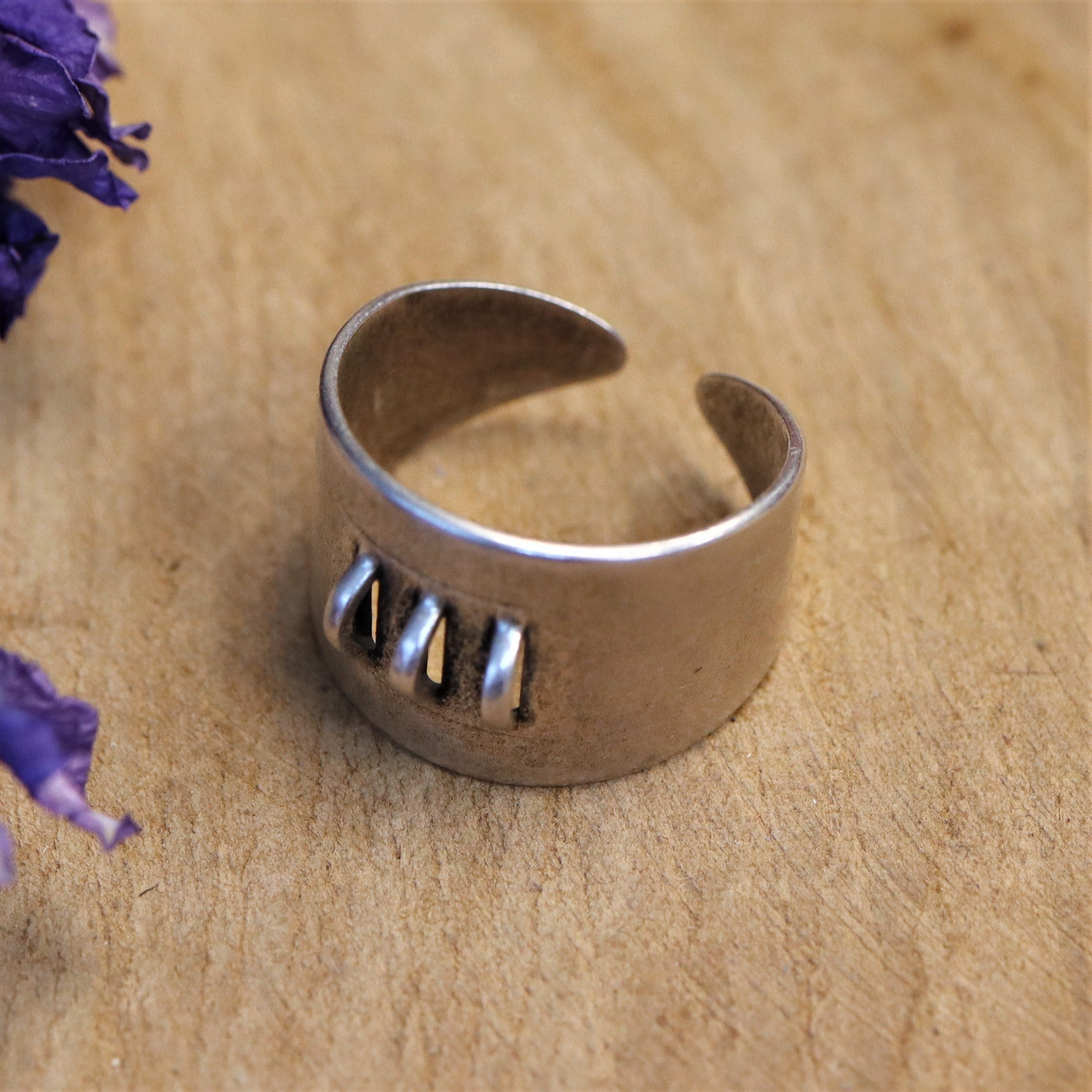 Ring with 3 eyes DQ silver