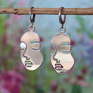 Stainless steel oorbellen met gezicht zilver