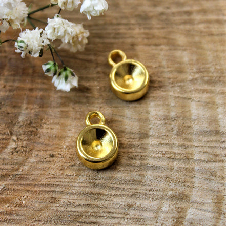 DQ GOLD Swarovski pendant point stone flat bottom