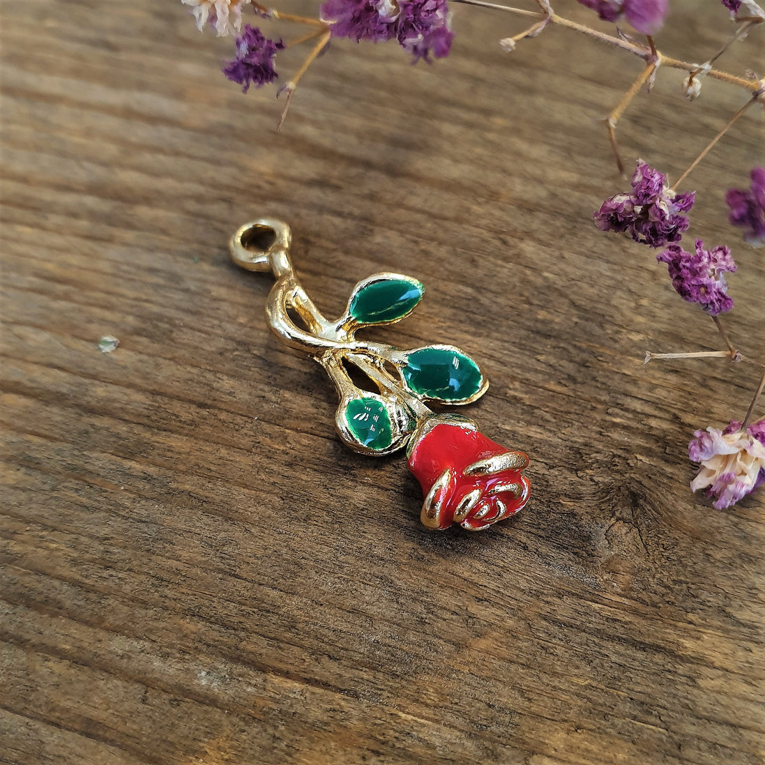 Enamel bedel - rode roos goud