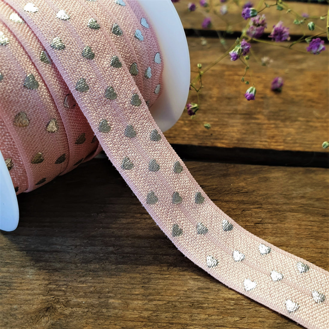 Elastic Ibiza ribbon pink with silver hearts 1 meter