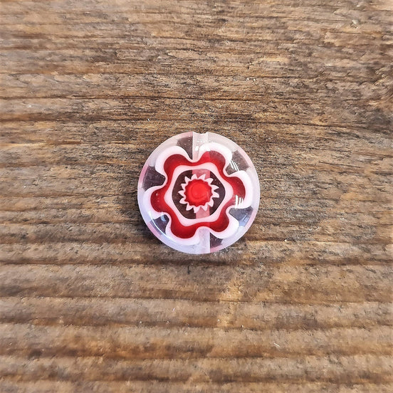 Kraal wit - millefiori met rood bloemetje