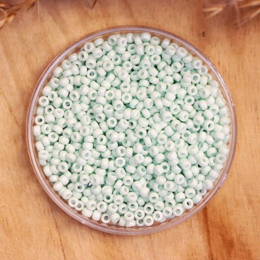 MR11-3318 Opaque light mint 10 grams
