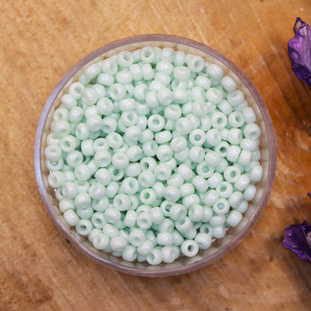 MR8-3318 Opaque light mint 10 grams