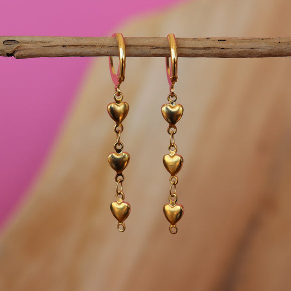 Stainless steel oorbellen met hartjes goud