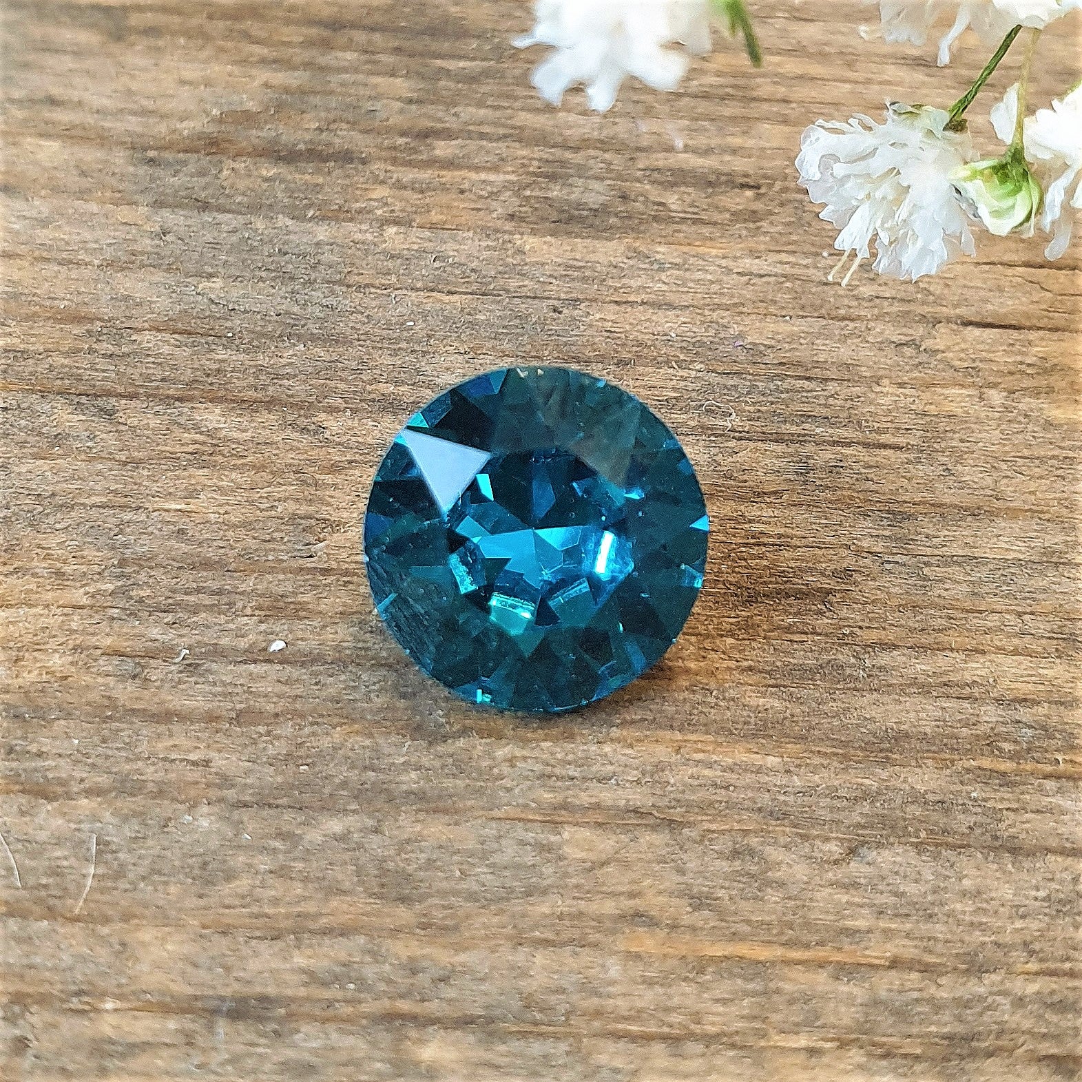 Swarovski point stone Blue zircon