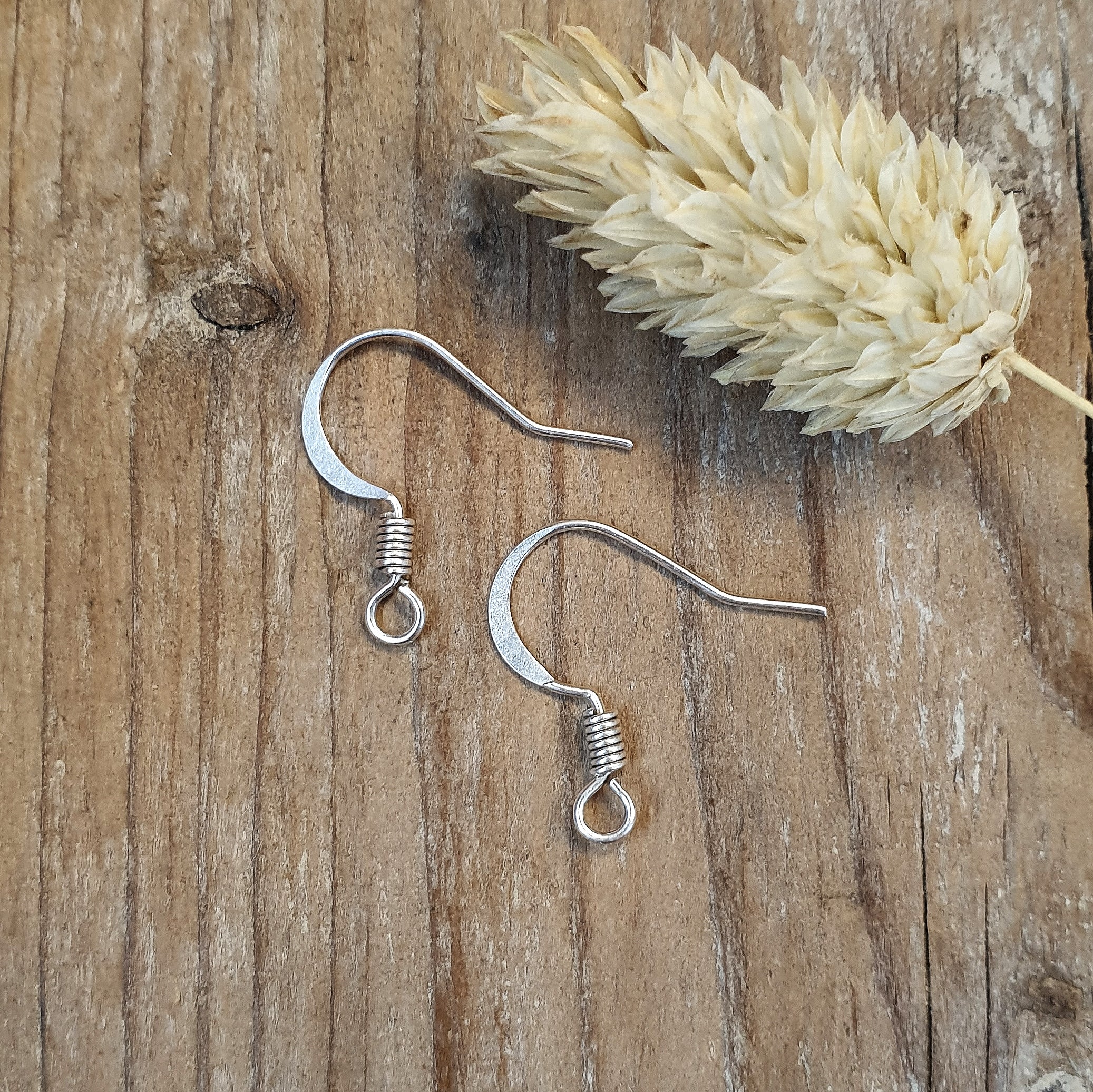 DQ silver fish hook per pair